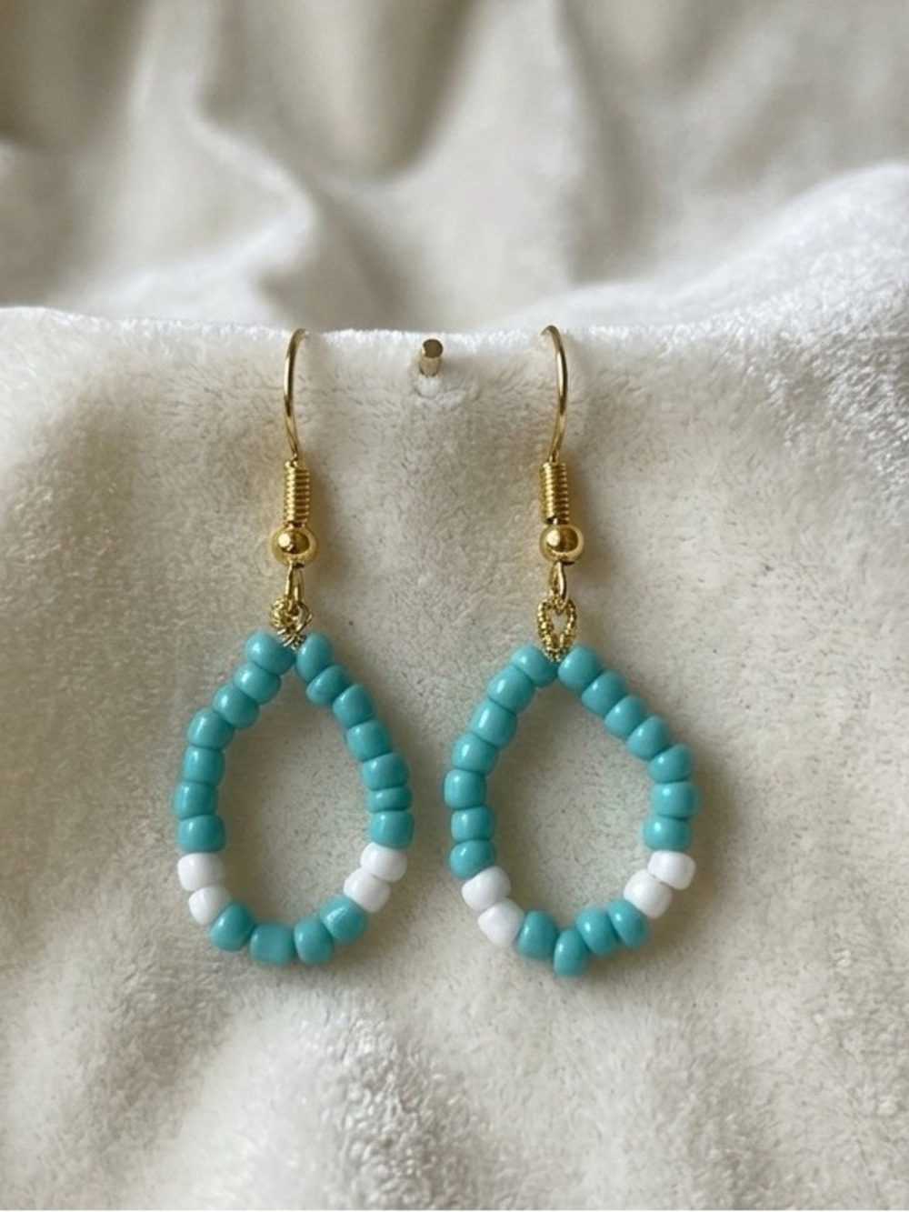 ❤️Gold Hook Turquoise & White Beaded Teardrop Earrings